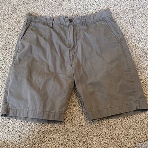 J. Crew Club Men's Grey Flat Front Shorts, 33”W, 11” inseam, EUC